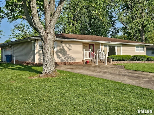 ranch-style house featuring a front lawn