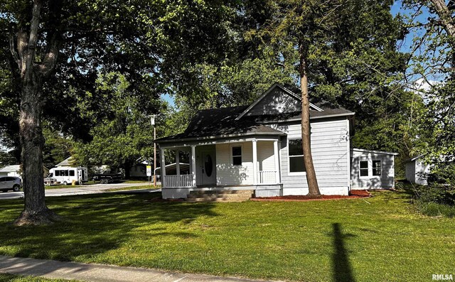 800 Division St, Carterville, IL 62918 - view of front of house featuring covered porch and a front lawn