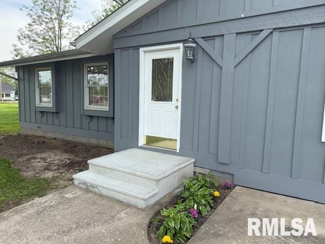 301 S Pershing St, Energy, IL 62933 - entrance to property featuring board and batten siding
