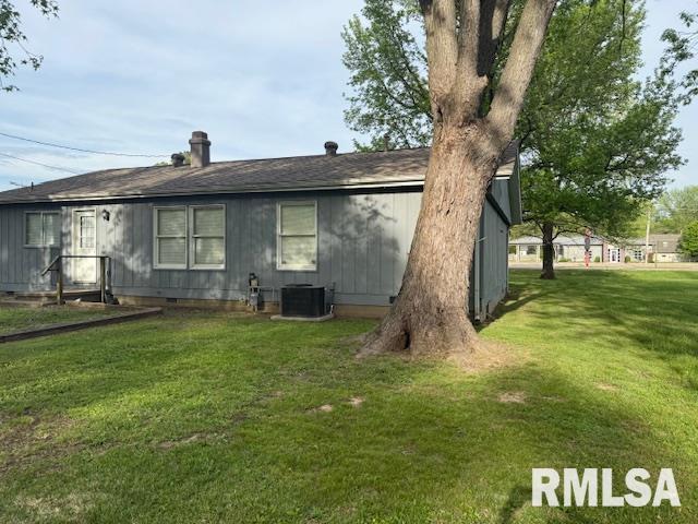 301 S Pershing St, Energy, IL 62933 - view of side of home featuring a yard, a shingled roof, cooling unit, and crawl space