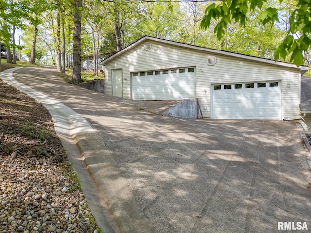 view of detached garage