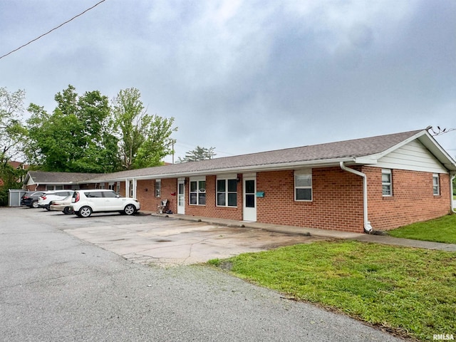 101 E Spring St, Anna, IL 62906 - single story home with brick siding, a front lawn, and uncovered parking