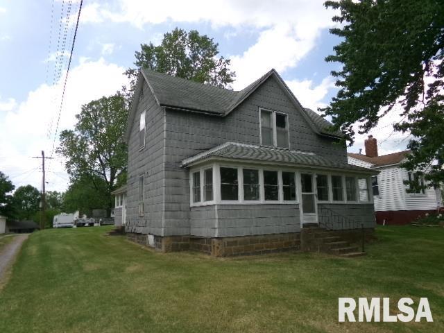 200 3rd St, Rosiclare, IL 62982 - view of front of home featuring entry steps and a front yard