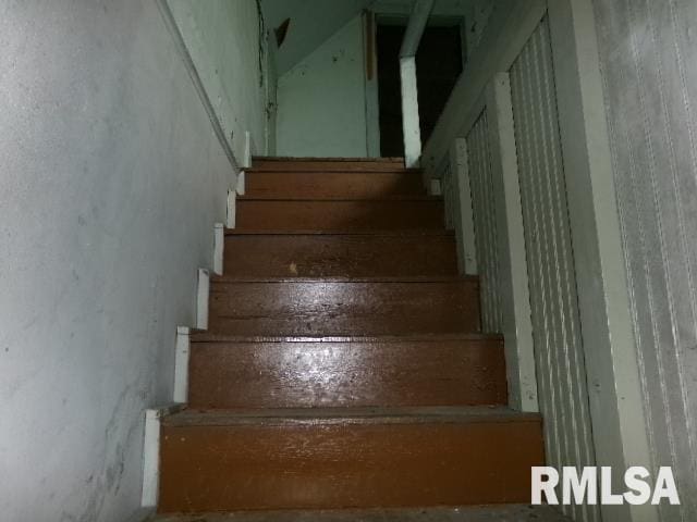 200 3rd St, Rosiclare, IL 62982 - view of staircase