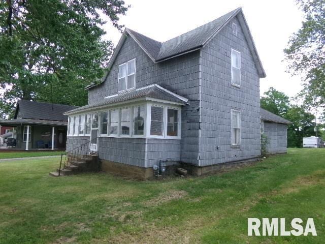 200 3rd St, Rosiclare, IL 62982 - view of front of property with entry steps and a front lawn