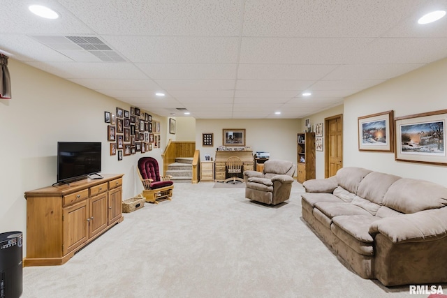 living room with light colored carpet, visible vents, a drop ceiling, and recessed lighting