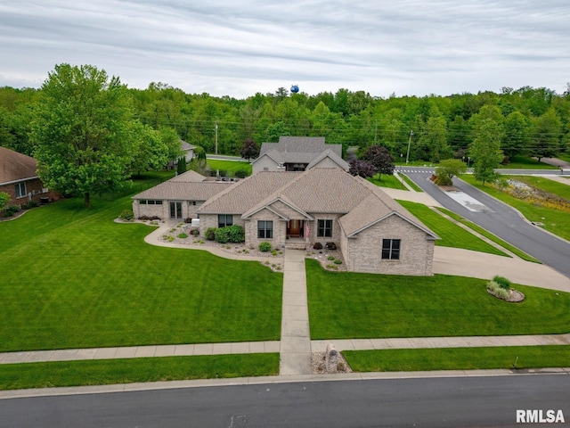 bird's eye view featuring a wooded view