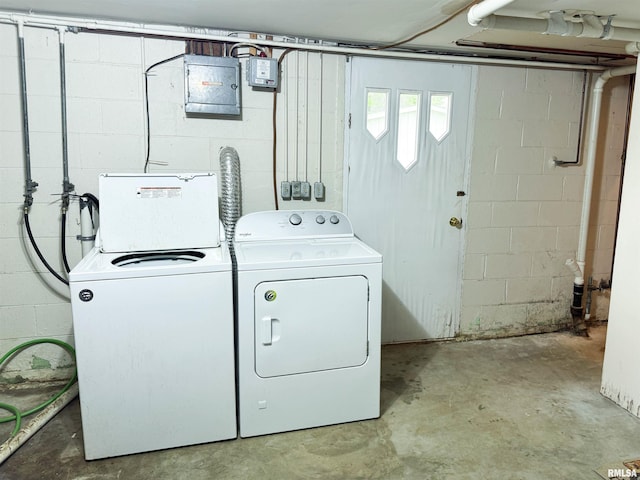 laundry area featuring laundry area and independent washer and dryer