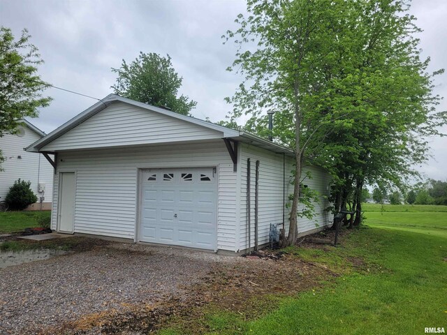 325 W N St, Dix, IL 62830 - detached garage featuring gravel driveway
