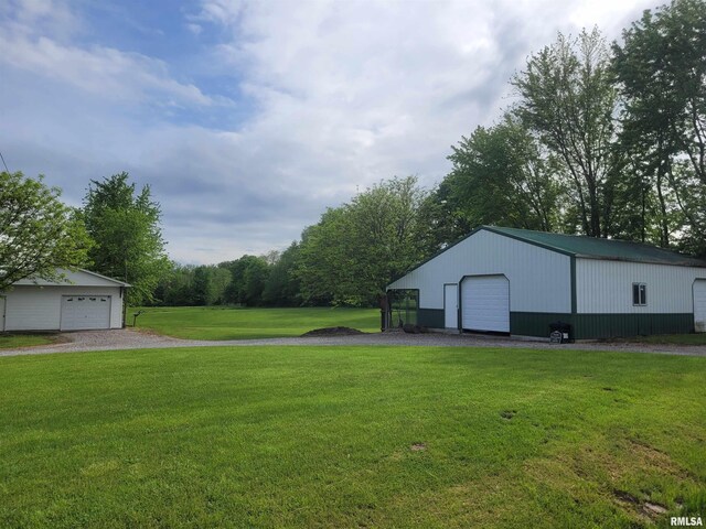 325 W N St, Dix, IL 62830 - view of yard featuring an outdoor structure and a detached garage