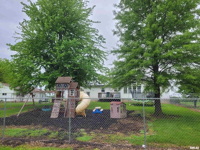 325 W N St, Dix, IL 62830 - communal playground with a lawn and a fenced backyard