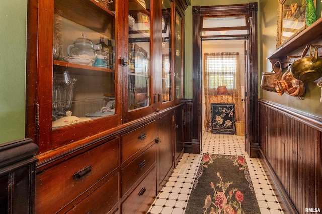 301 W High St, Anna, IL 62906 - detailed view of wainscoting
