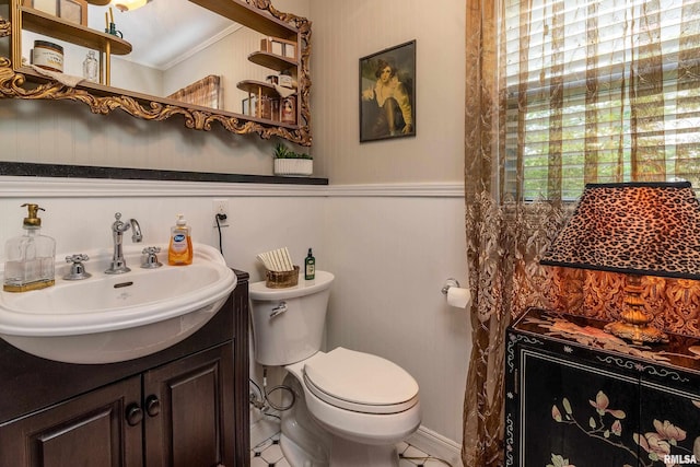 301 W High St, Anna, IL 62906 - bathroom with toilet, crown molding, and vanity