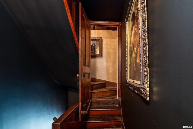 301 W High St, Anna, IL 62906 - view of staircase
