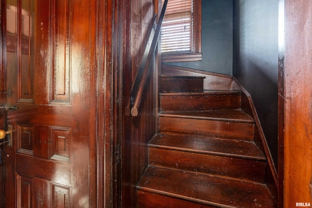 301 W High St, Anna, IL 62906 - view of staircase