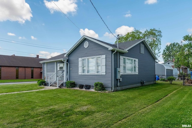 view of front of home featuring a front yard