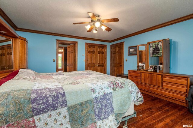 500 Swink Ln, Jonesboro, IL 62952 - bedroom featuring hardwood / wood-style flooring, crown molding, ceiling fan, and a textured ceiling