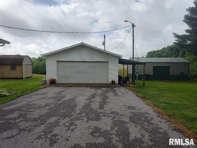view of detached garage