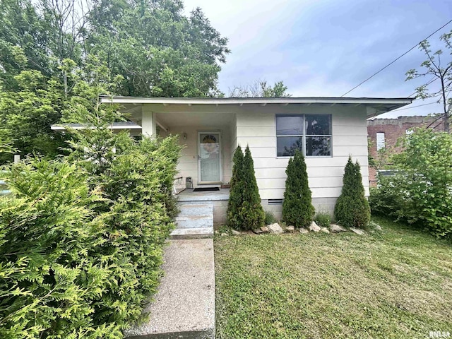 104 W Maple St, Cobden, IL 62920 - bungalow-style home featuring a front yard and a porch