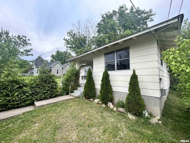104 W Maple St, Cobden, IL 62920 - view of front of house featuring a front yard