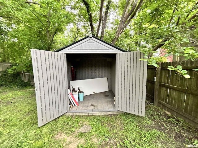 104 W Maple St, Cobden, IL 62920 - view of shed with fence