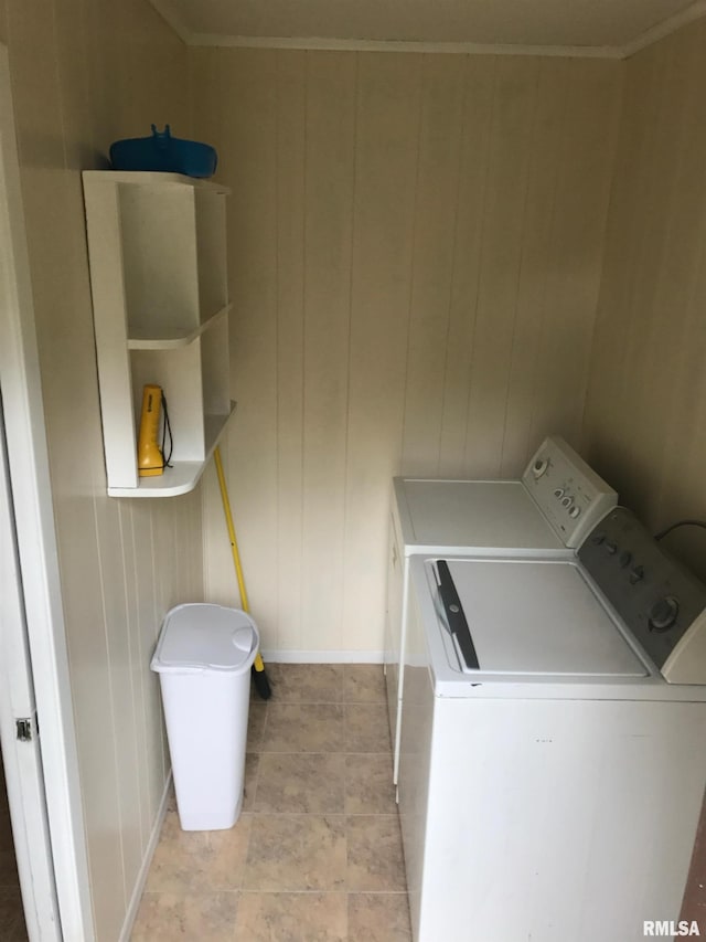 1308 Main St, Carterville, IL 62918 - clothes washing area featuring washer and clothes dryer and baseboards