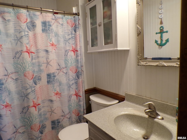 275 Prairie Ln, Sparta, IL 62286 - bathroom with toilet, vanity, and curtained shower