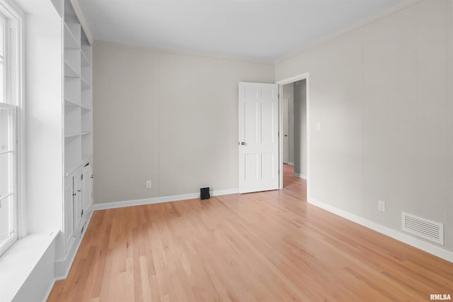 802 W Main St, Vienna, IL 62995 - empty room featuring light wood-type flooring and baseboards