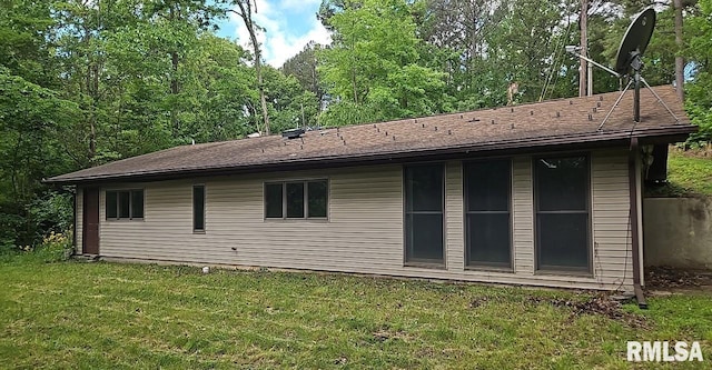 90 Carlock Rd, Murphysboro, IL 62966 - back of house featuring a lawn