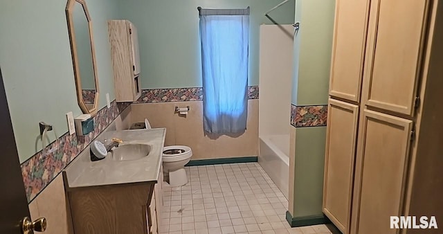 90 Carlock Rd, Murphysboro, IL 62966 - bathroom with tile patterned floors, toilet, a bathtub, vanity, and a wainscoted wall