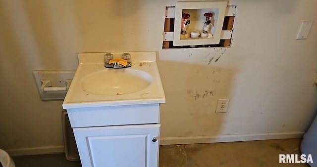 90 Carlock Rd, Murphysboro, IL 62966 - bathroom featuring vanity and baseboards