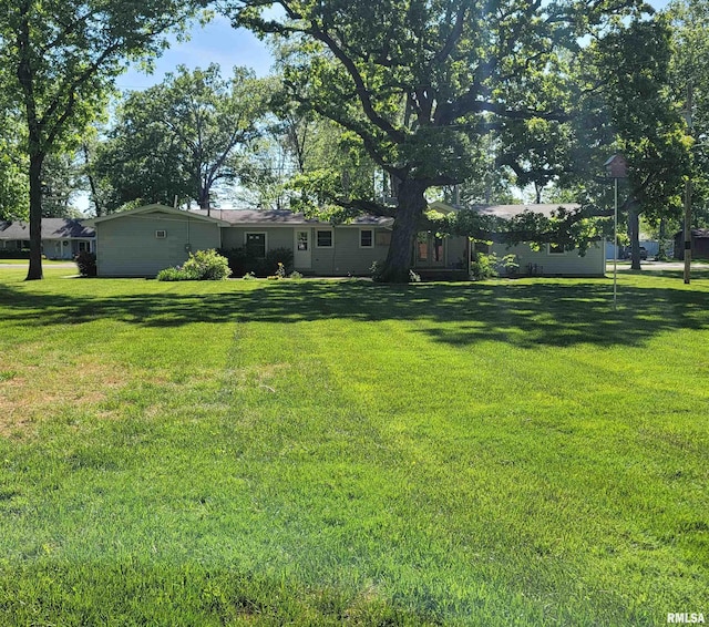 219 Oak Tree Ave, Salem, IL 62881 - photo 2