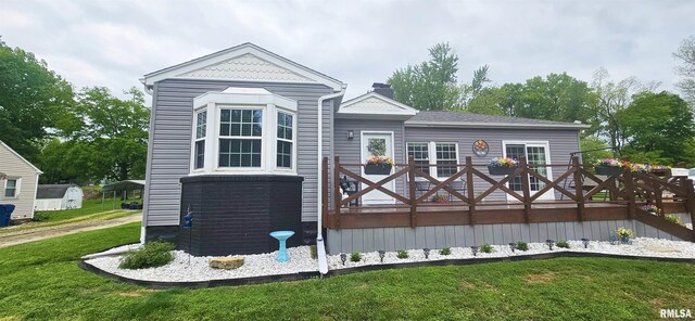 401 E 5th St, Mount Carmel, IL 62863 - back of property with a wooden deck and a yard