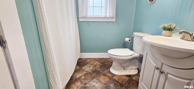 401 E 5th St, Mount Carmel, IL 62863 - full bath featuring toilet, baseboards, stone finish floors, vanity, and a shower with curtain