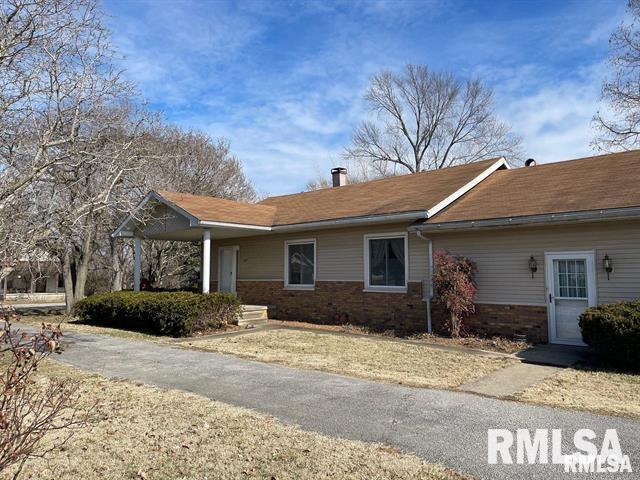 204 W Gelston St, Valier, IL 62891 - single story home with a chimney and brick siding