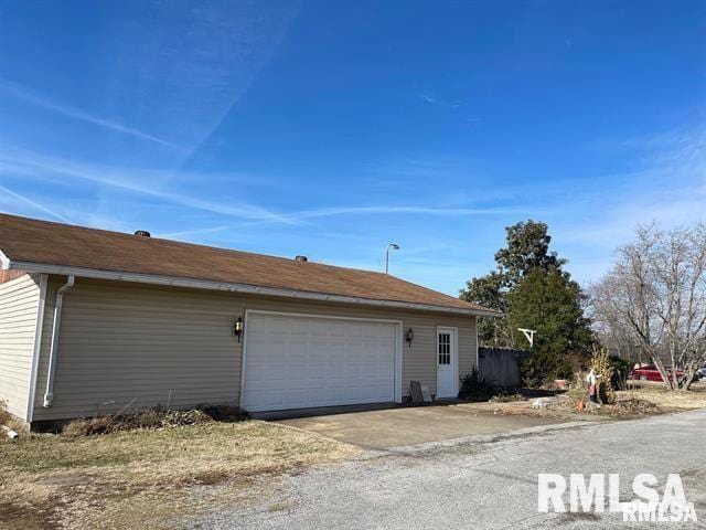 204 W Gelston St, Valier, IL 62891 - view of garage