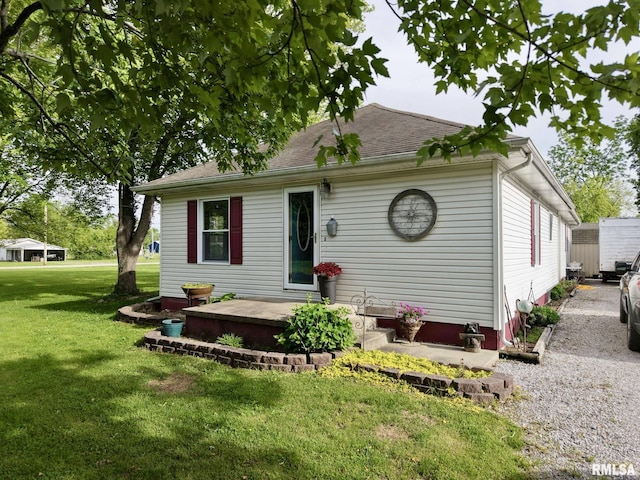 105 E Yung St, Sesser, IL 62884 - view of front of property with a front lawn