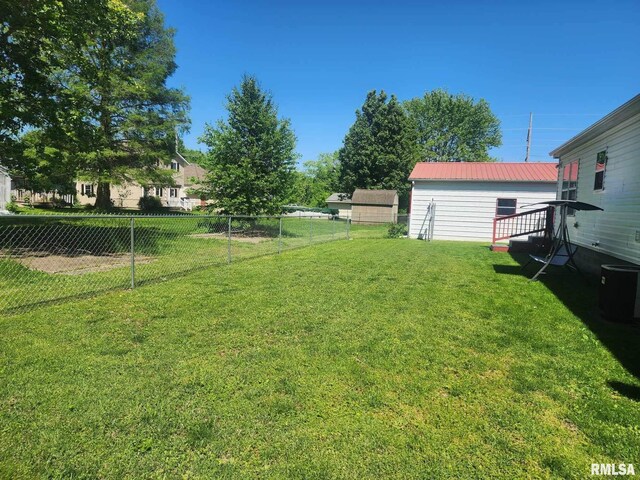 312 Beulah St, Christopher, IL 62822 - view of yard with central AC