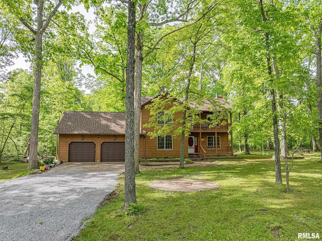 15751 E Tolle Rd, Mount Vernon, IL 62864 - chalet / cabin featuring an attached garage, a front yard, and driveway
