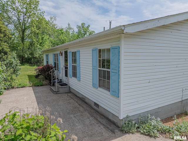15751 E Tolle Rd, Mount Vernon, IL 62864 - view of side of home featuring crawl space and a patio area