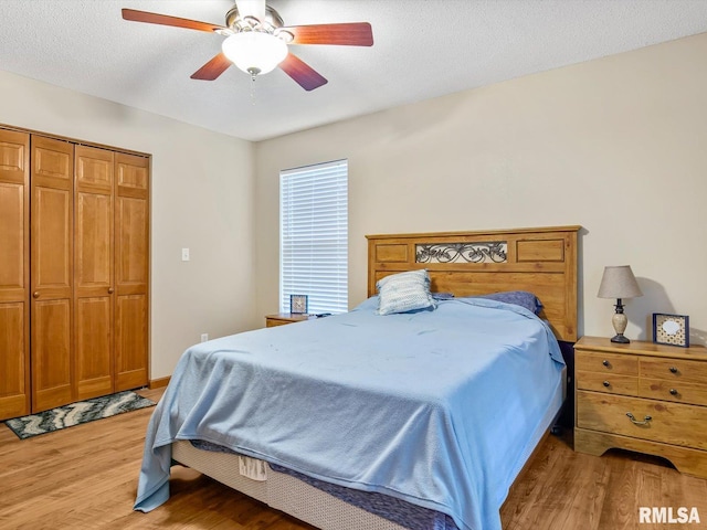 2234 Cascade Ln, Centralia, IL 62801 - bedroom featuring light wood-style floors, ceiling fan, a closet, and a textured ceiling