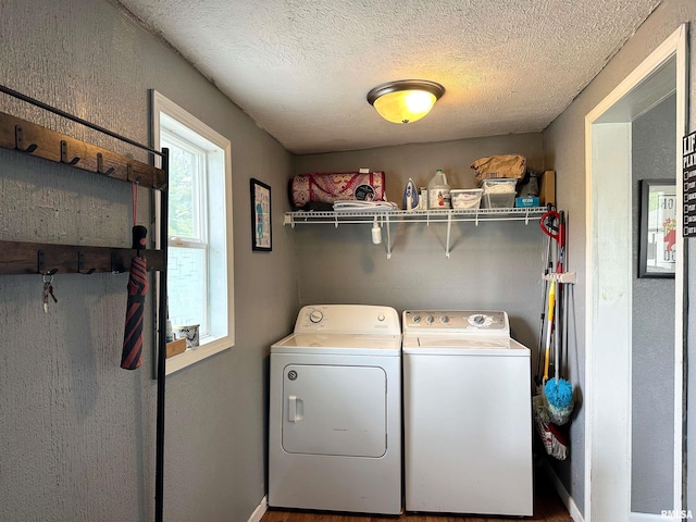 401 S 1st St, Marion, IL 62959 - washroom with washing machine and dryer and a textured ceiling
