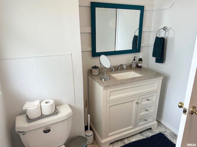 401 S 1st St, Marion, IL 62959 - half bathroom featuring vanity and toilet