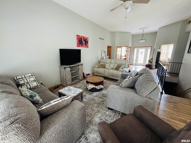 3621 Andrews Ct, Salem, IL 62881 - living area featuring ceiling fan