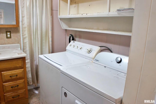 207 Butler St, Metropolis, IL 62960 - clothes washing area with washer and dryer