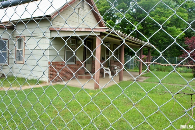 207 Butler St, Metropolis, IL 62960 - exterior view of fence and brick siding