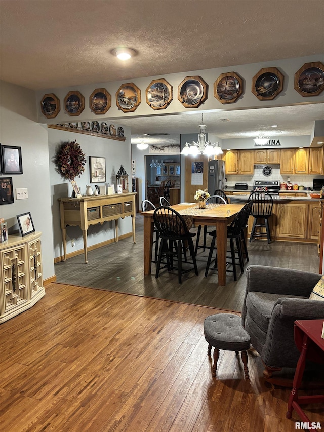13916 Leisure Ln, Benton, IL 62812 - living room featuring hardwood / wood-style flooring, a chandelier, and a textured ceiling
