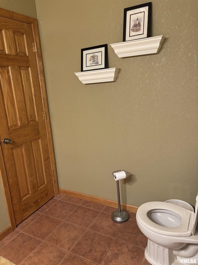 13916 Leisure Ln, Benton, IL 62812 - bathroom featuring tile patterned floors, baseboards, and toilet