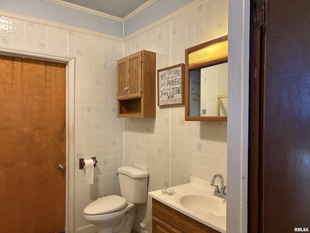 bathroom featuring tile walls, crown molding, toilet, vanity, and tasteful backsplash