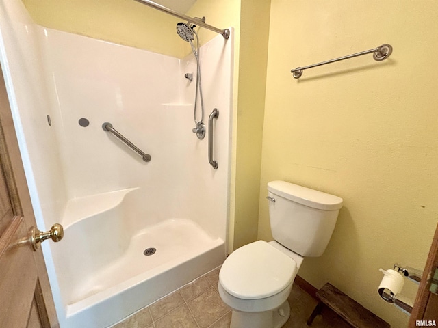 7544 Geranium Rd, Oakdale, IL 62268 - bathroom featuring toilet, a shower, and tile patterned floors
